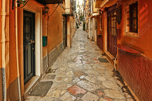 Fototapeta Naklejka Na Ścianę i Meble -  The alleyways in Corfu, Greece