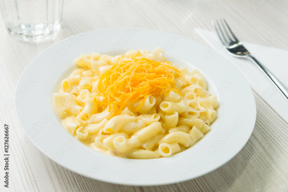 Rigatoni al Gorgonzola - pasta with cheese sauce