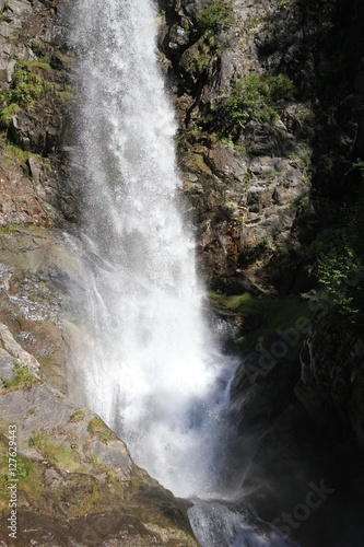 Wasserfall im Gebirge