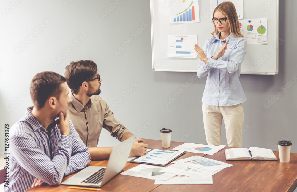 Obraz premium Ludzie biznesu na konferencji