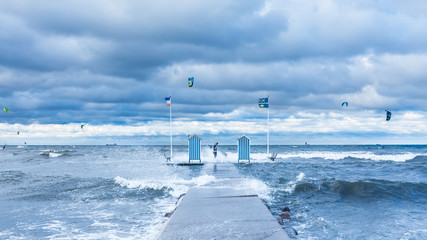Handdoek met foto Huisarts Kitesurfen op golvende zee  © niemannfrank