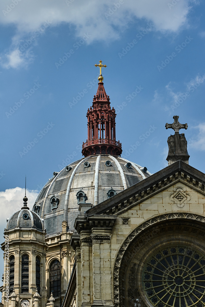 Fototapeta premium Rosette and dome of the Catholic Church in Paris.