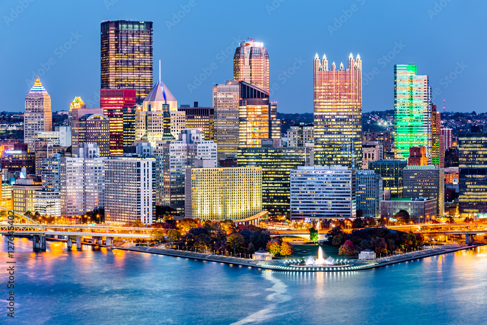 Fototapeta premium Pittsburgh downtown skyline at dusk. Located at the confluence of the Allegheny, Monongahela and Ohio rivers, Pittsburgh is also known as