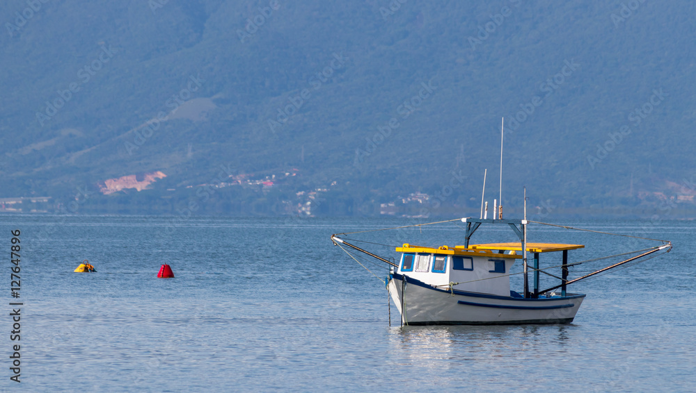 Obraz premium Barco na baia.