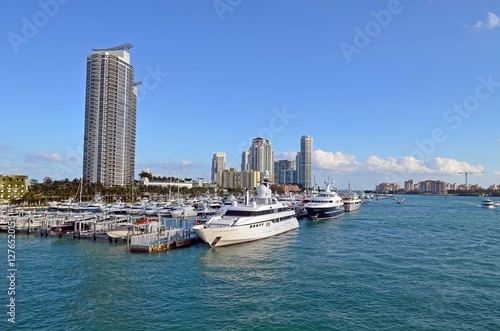 Luxury boats and maya yachts moored at the Miami Beach Marina with luxury condominium towers in the background, © Wimbledon