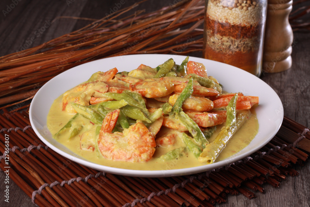 malaysian prawn in spicy coconut milk gravy malaysian prawn in spicy coconut milk gravy