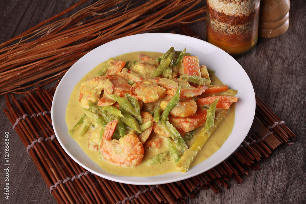 malaysian prawn in spicy coconut milk gravy malaysian prawn in spicy coconut milk gravy