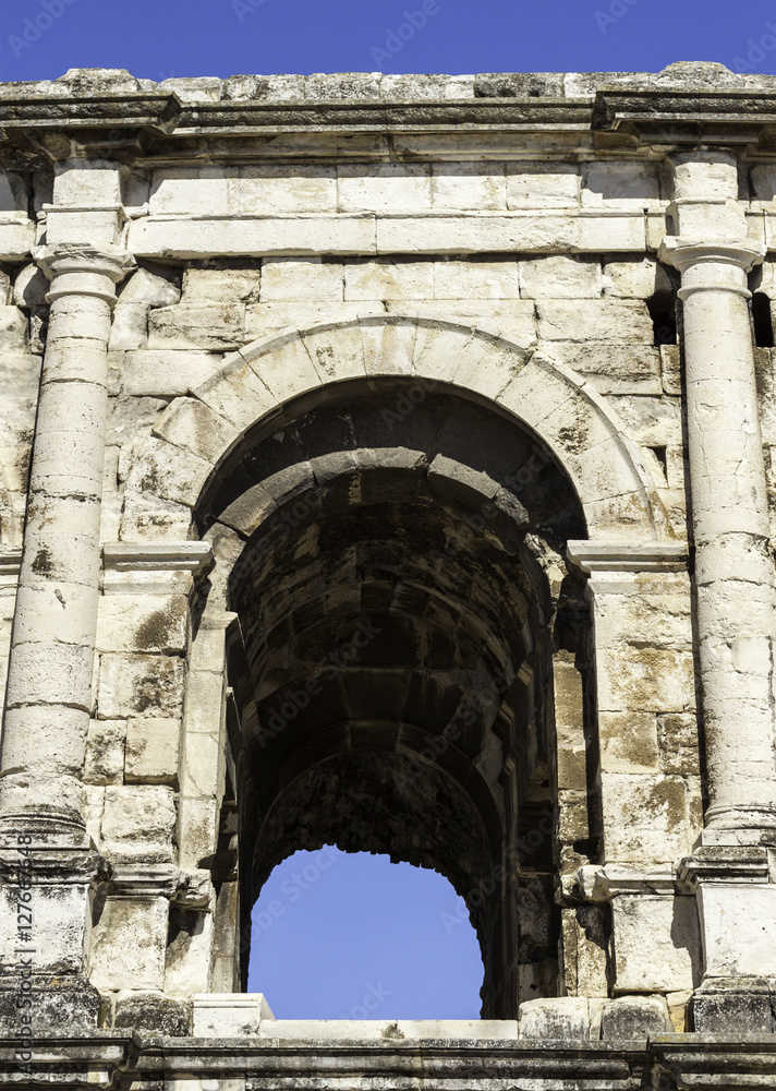 arche des arènes de Nîmes