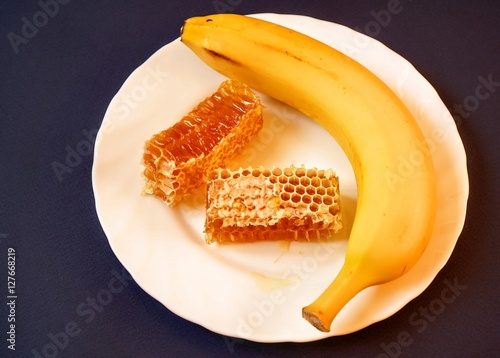 мед в сотах и банан 