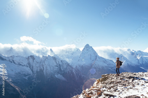 Fotografie Hiker in mountains in winter