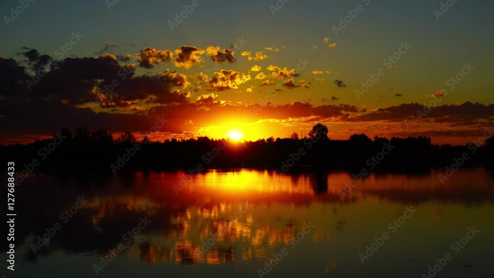 landscape with sunrise over lake, timelapse 4k
landscape with sunrise over lake, timelapse 4k