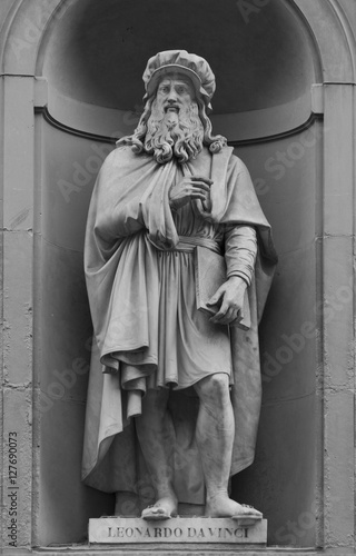 Statue of Leonardo Da Vinci  outside the Uffizi Gallery in Florence, Italy.