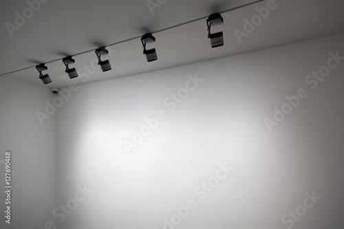 White Empty Wall, Empty White Wall, Wall With Lights, Exhibition Space, Exhibition Wall, Exhibition White Wall