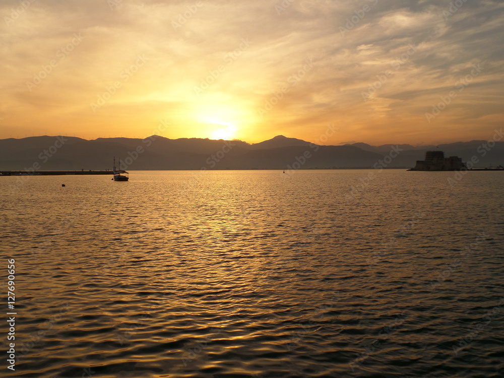 Naklejka premium Beautiful Golden Sunset Sky over the Mountain range of Nafplio, Greece 