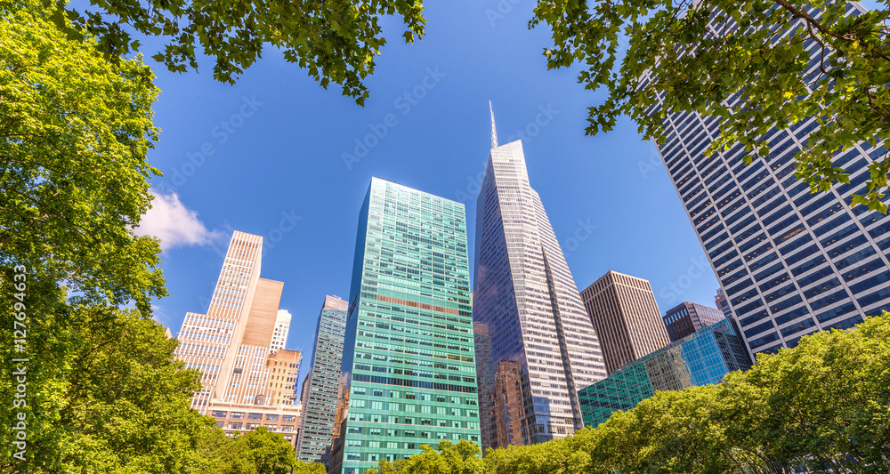Fototapeta premium NEW YORK CITY - JUNE 2013: Manhattan tall buildings around Bryan