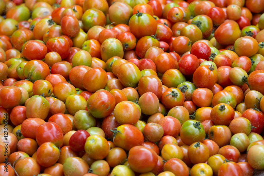 fresh tomato selling at the street shop
