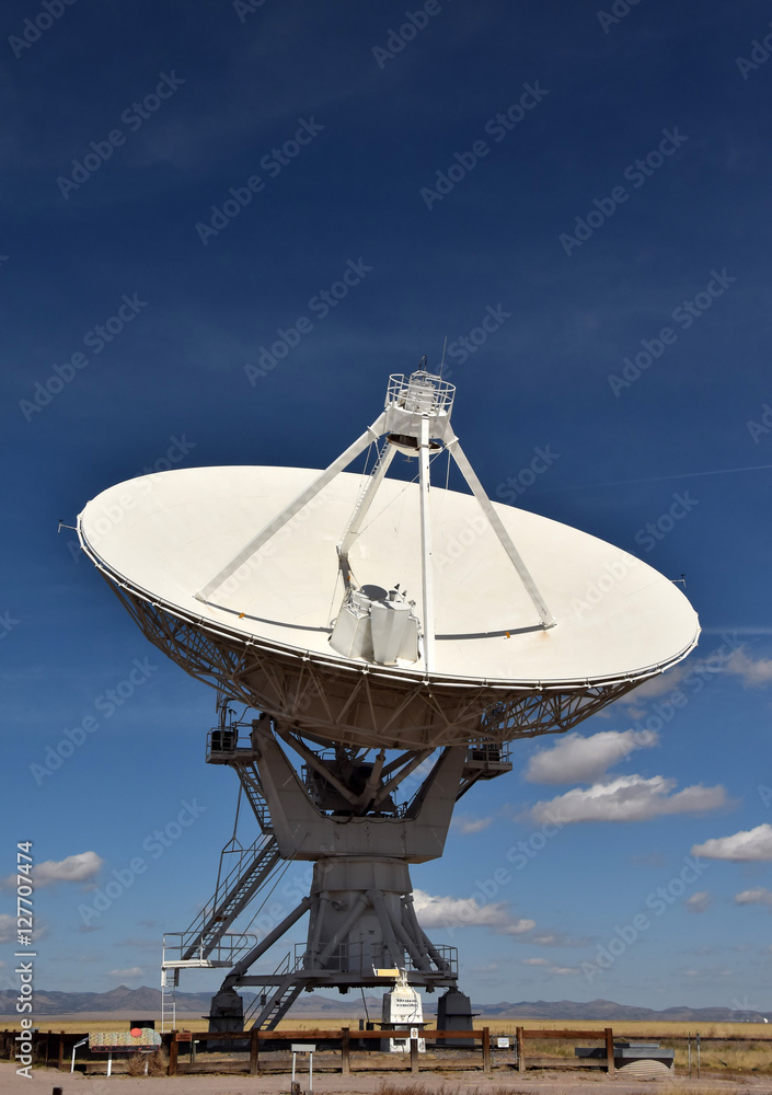 Giant radio telescope