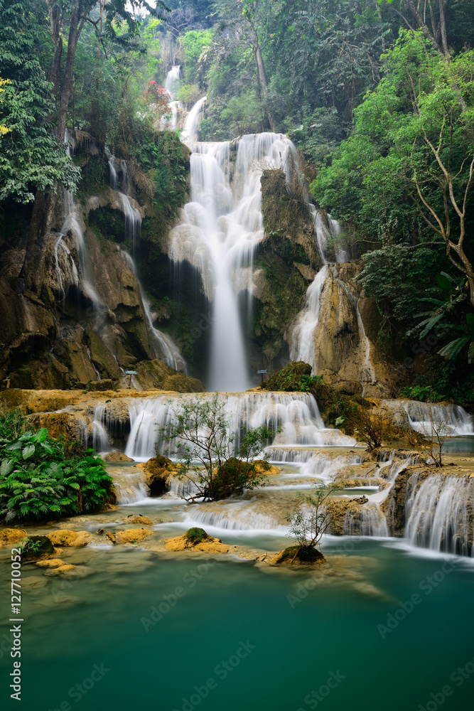 Naklejka premium Kouangxi waterfall