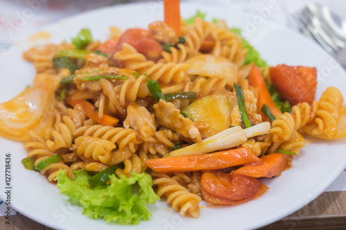 Fusilli pasta with chicken and cherry tomatoes