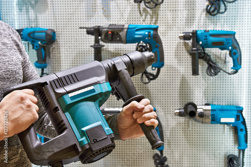 Schilderij op canvas Hammer drill in man's hands
