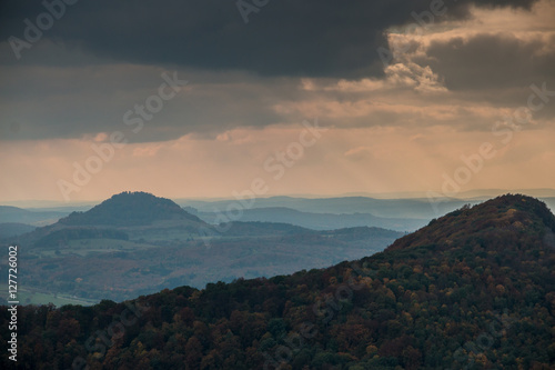 Hügel und Wälder