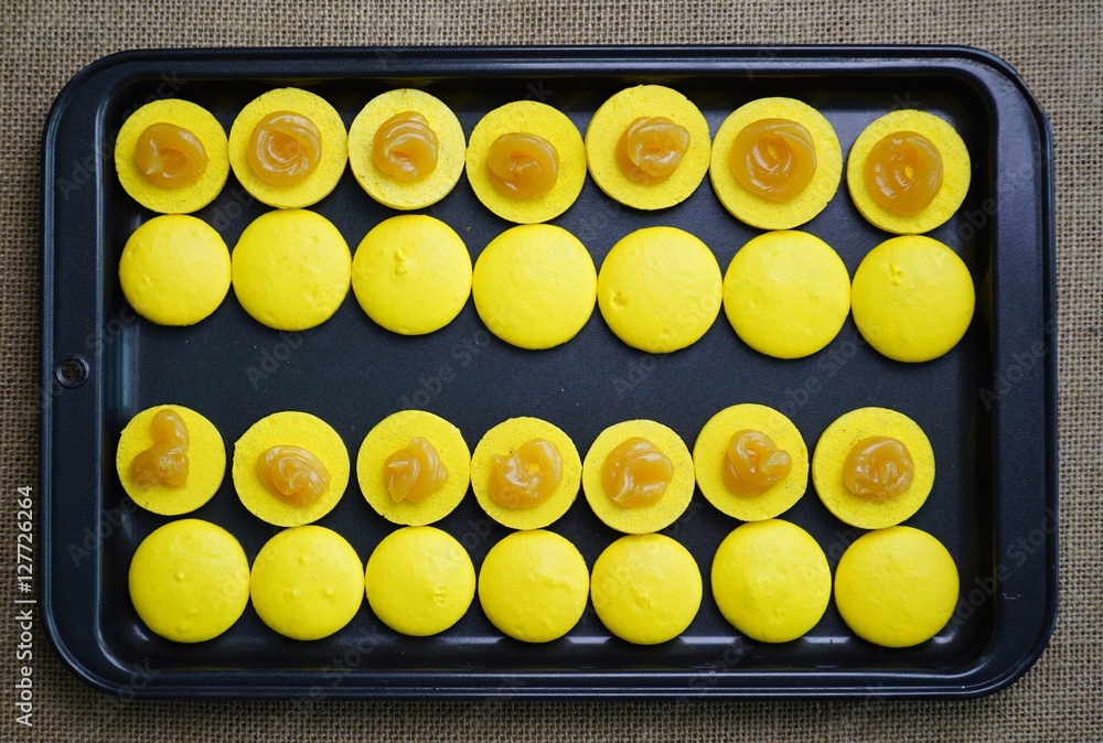 macarons in baking tray