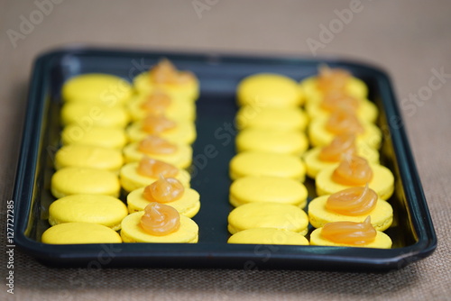 macarons in baking tray