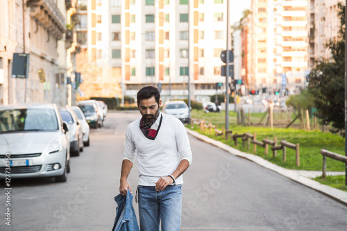 Indian man posing in an urban context. © tinx