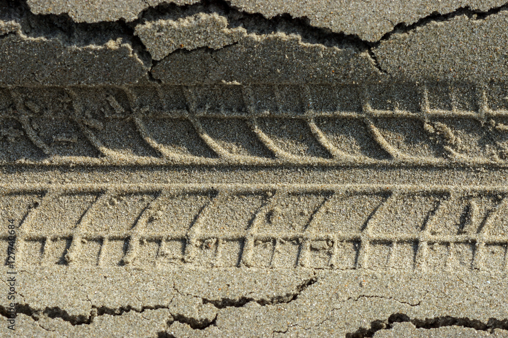 Obraz premium Motorcycle motocross tracks in the sand.
