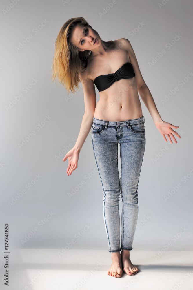 Foto de Model in Jeans and Bra do Stock
