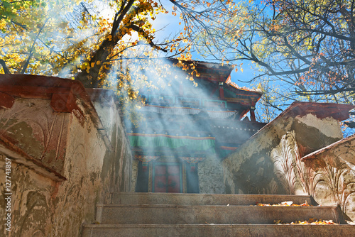 Valokuvatapetti Small Buddhist temple on island in Park in Lhasa.
