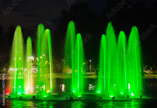 Fototapeta Naklejka Na Ścianę i Meble -  colored fountain in night park in summer
