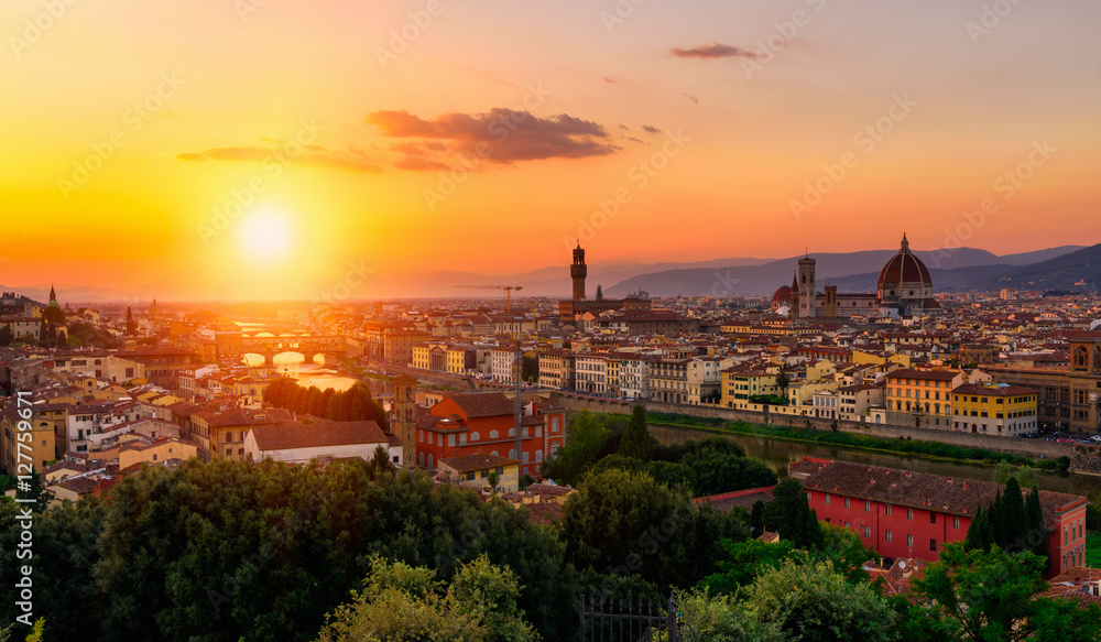 Sunset view of Florence, Ponte Vecchio, Palazzo Vecchio and Florence Duomo, Italy