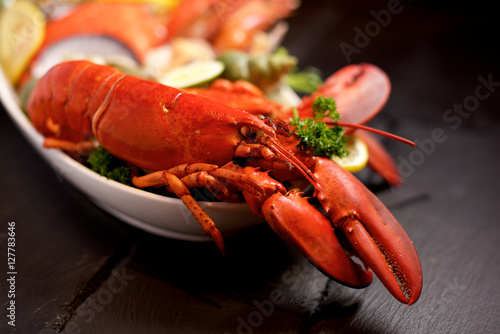 Photo Seafood lobster plater on slate