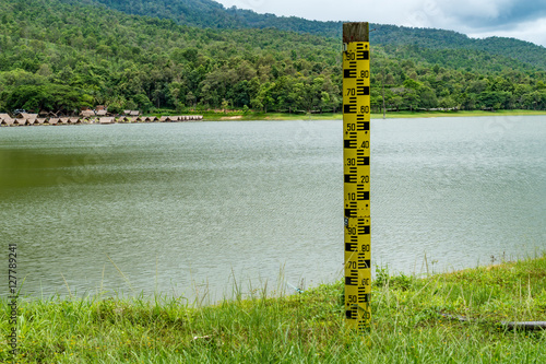 Water level pole