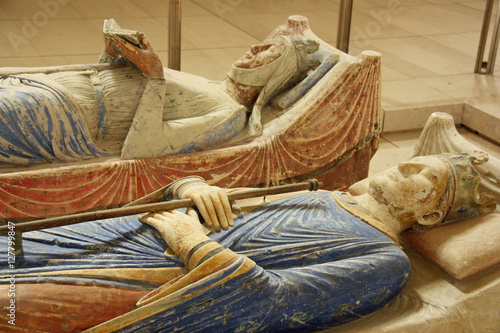 Vászonkép Gisants d'Aliénor d'Aquitaine et Henri II Plantagenêt à Fontevraud, France