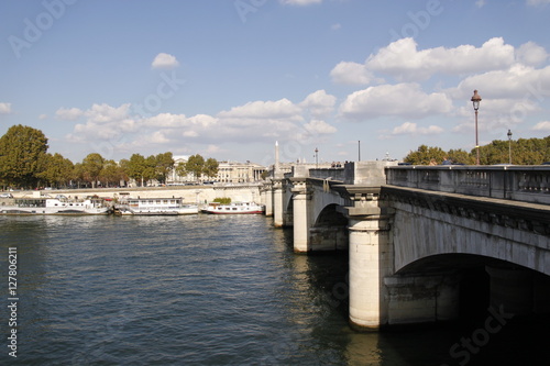 Pont de la Concorde sur la Seine à Paris © Atlantis