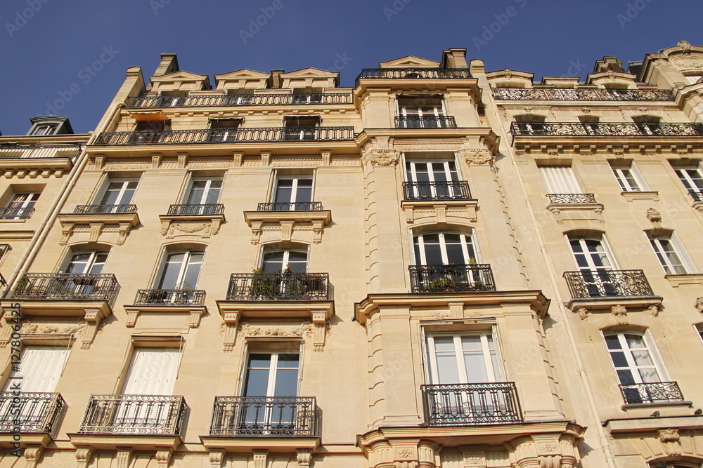 Façade d'immeuble à Paris	