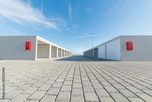 Panorama von Mietgaragen mit Zufahrtsstrasse