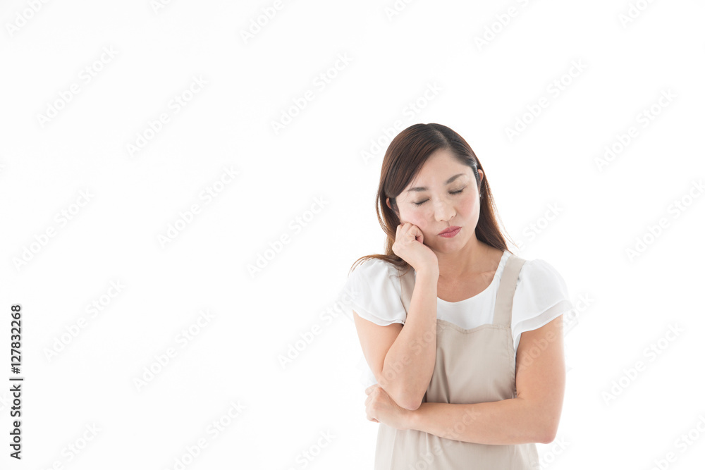 エプロン姿のミドル女性・白バック