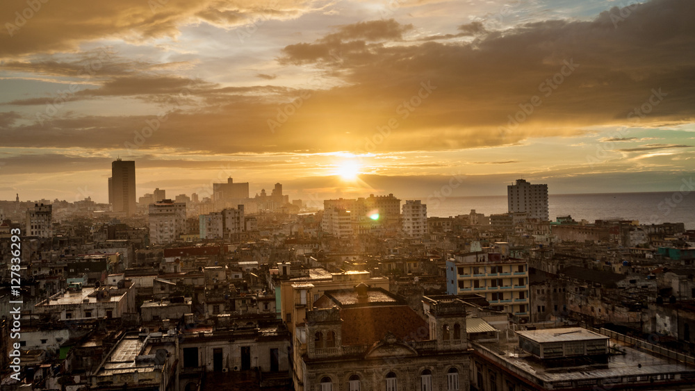 Atardecer y puesta de sol en La Habana, Cuba