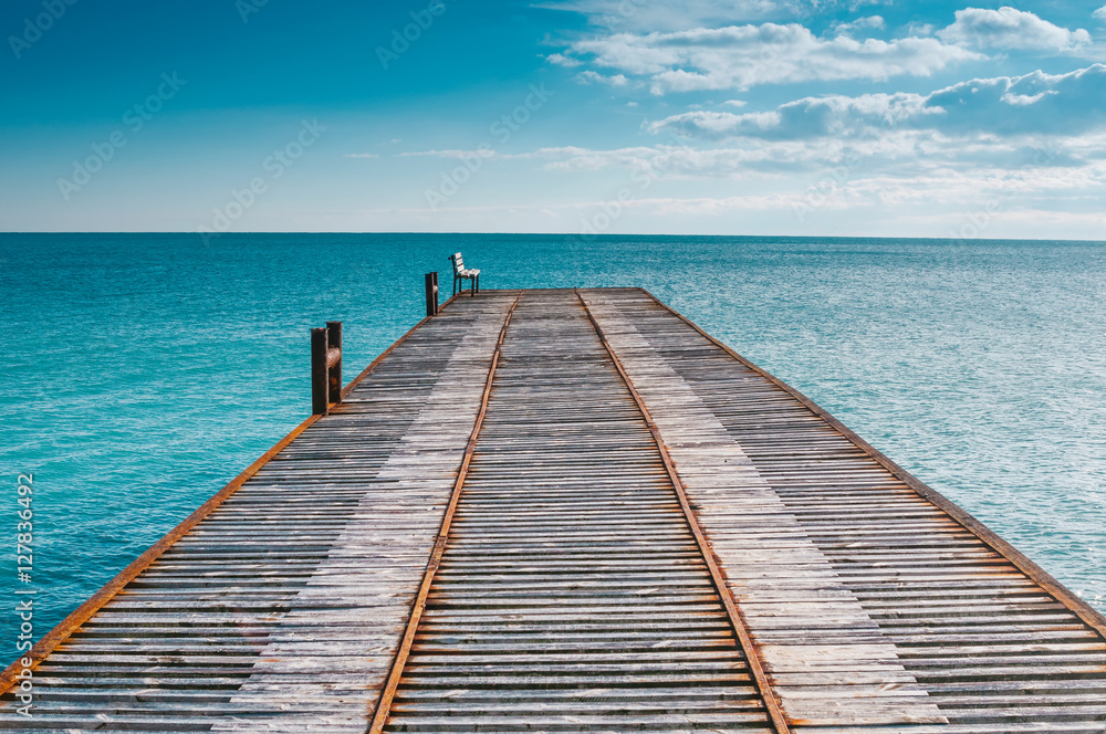 Obraz premium Tranquil landscape with pier on the sea