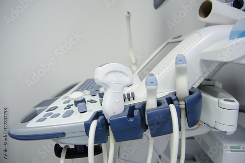 ultrasound diagnosis doctor's hand © Med Photo Studio
