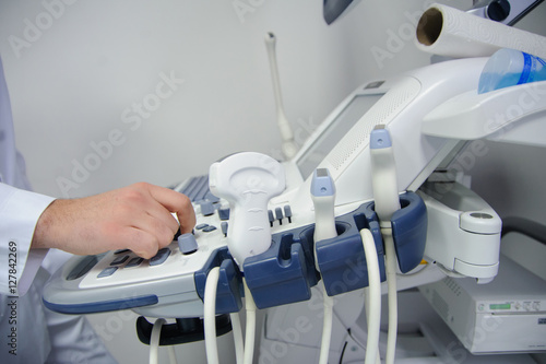 ultrasound diagnosis doctor's hand