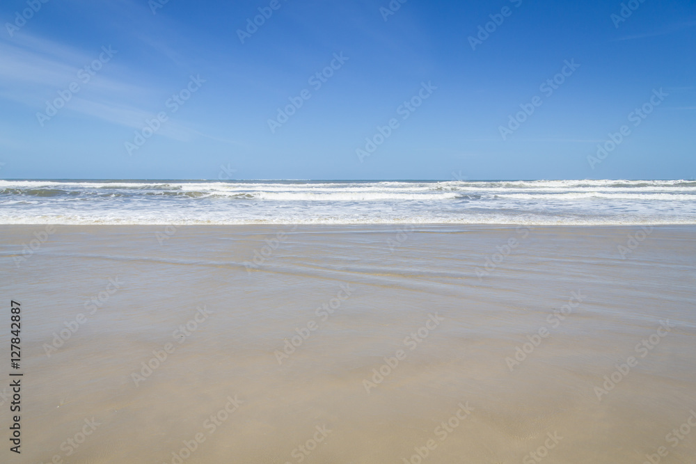 Fototapeta premium Waves and blue sky at Torres beach