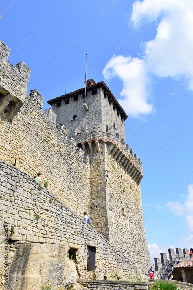 antico castello medioevale, i muri, la torre, la merlatura