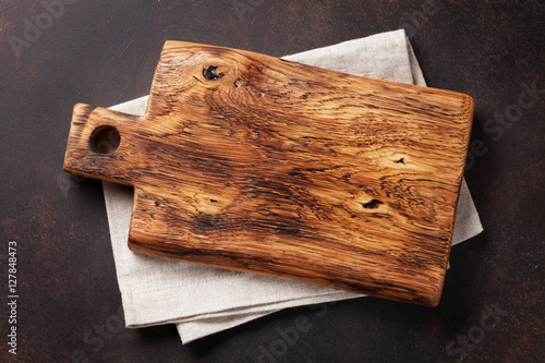 Canvas-taulu Cutting board over towel on stone kitchen table