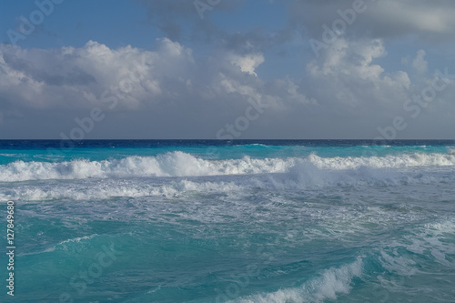 Fototapeta Naklejka Na Ścianę i Meble -  Waves on the coast of the Caribbean Sea, Mexico. Riviera Maya