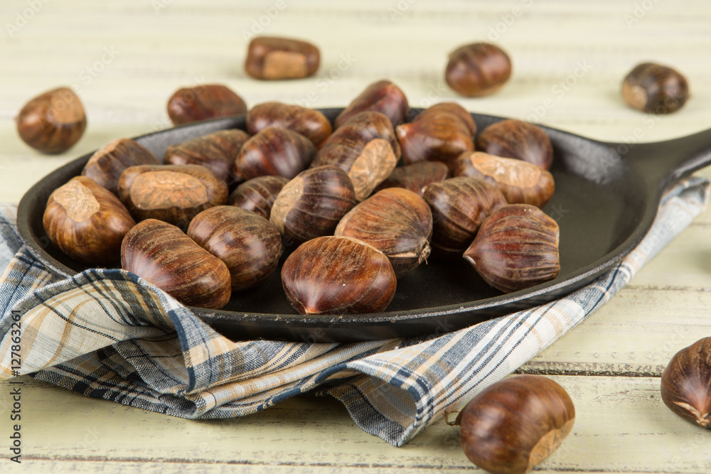 Obraz premium chestnuts