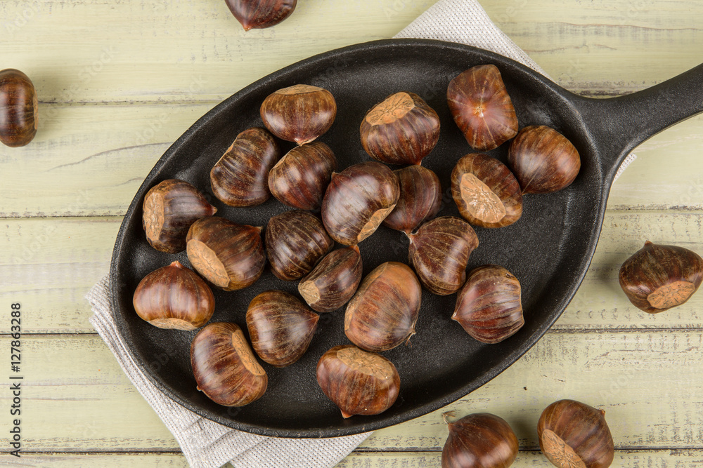 Obraz premium chestnuts